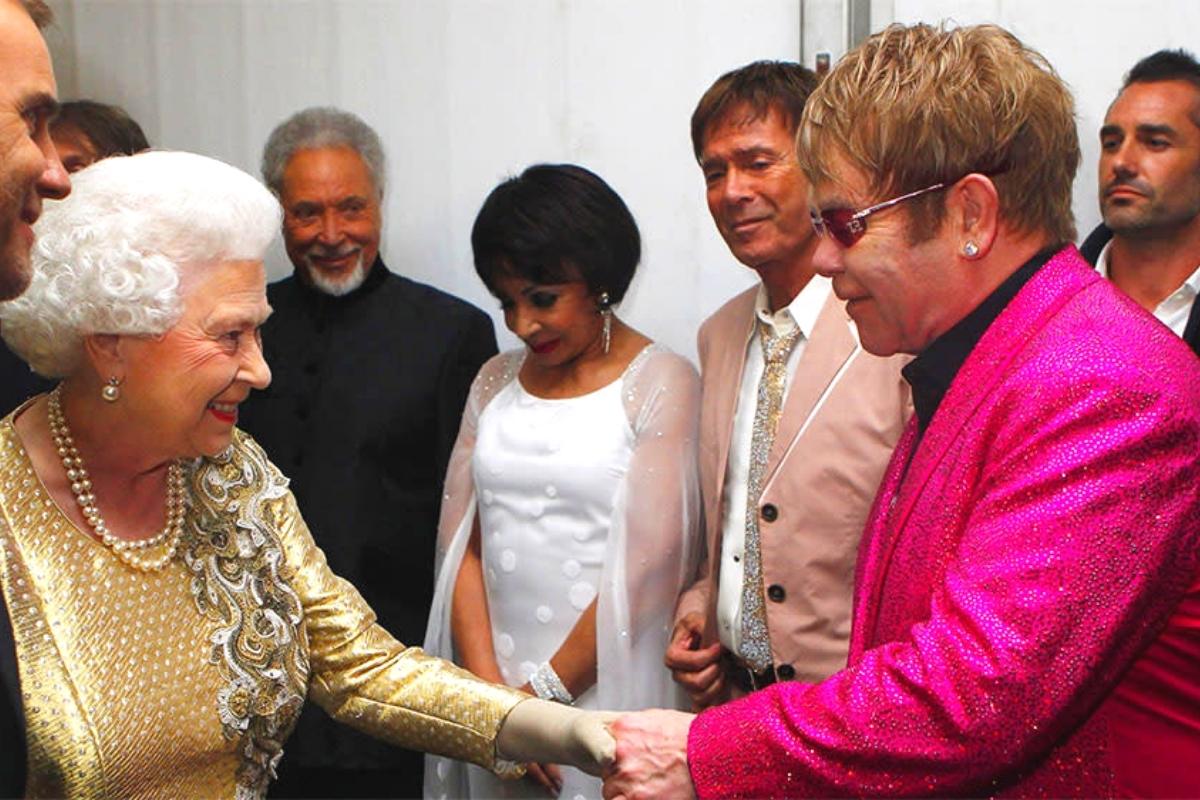 Elton John Pays Tribute To Queen