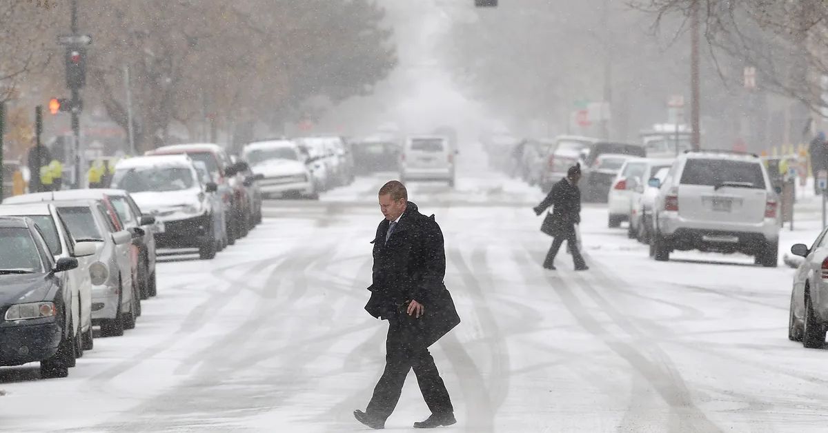Snow On Christmas Weekend Forecasters Keep An Eye On The Possibility Of A Big Winter Storm