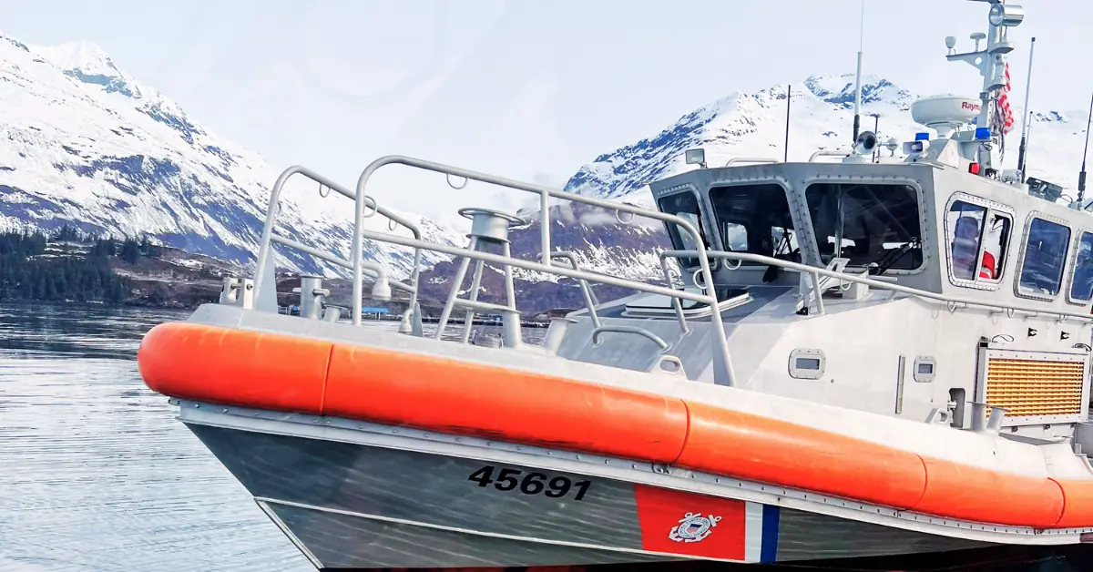 Fishing Charter Boat Capsizes in Alaska, Leaving 3 Deαd and 2 Missing